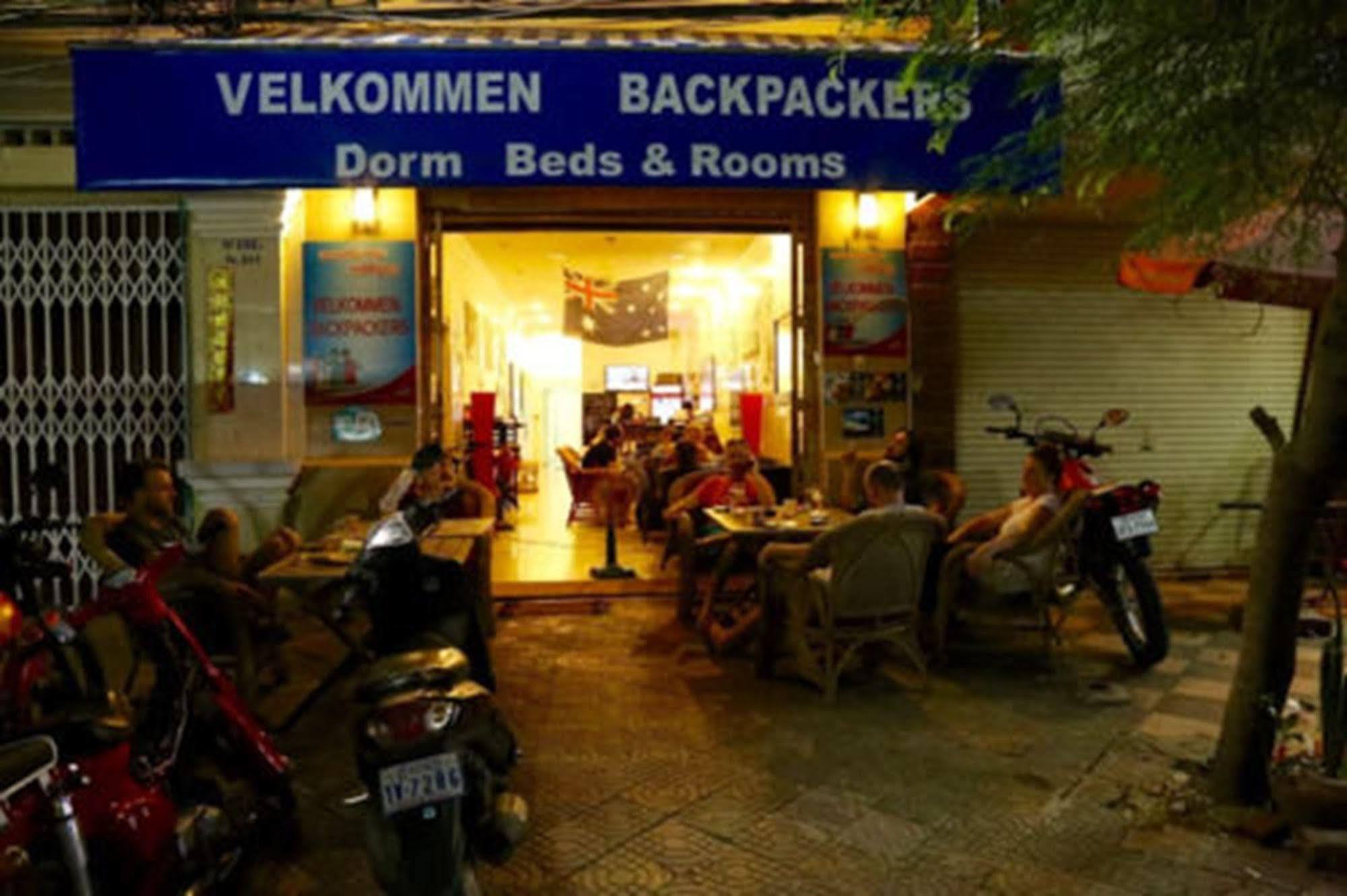 Riverside Backpackers Phnom-Penh Buitenkant foto